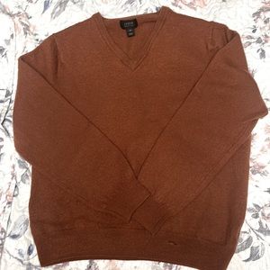 I’m selling a auburn sweater!!